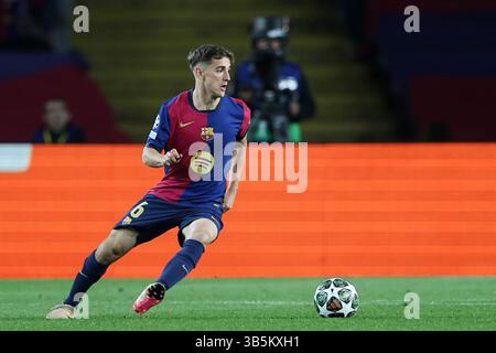 Pablo Martin Paez Gavira (Gavi) del Barcellona visto in azione durante la partita di UEFA Champions League 2024/2025 tra FC Barcelona e Inter Mediolan all'Estadio Olimpico. Punteggio finale: FC Barcelona 3 : 3 Inter Mediolan. Foto Stock