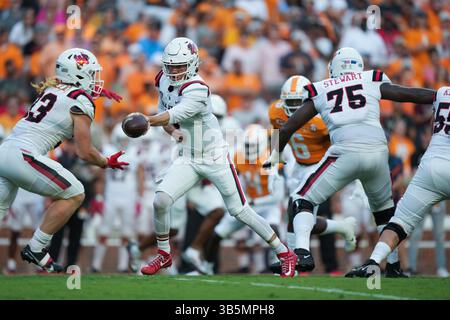 1° settembre 2022: John Paddock #5 guarda la palla a Carson Steele #33 dei Ball State Cardinals durante la partita di football NCAA tra i volontari della University of Tennessee e i Ball State Cardinals al Neyland Stadium di Knoxville TN Tim Gangloff/CSM (immagine di credito: © Tim Gangloff/CSM via ZUMA Press Wire) Foto Stock