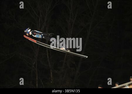 Andreas Wellinger (SC Ruhpolding) alla qualificazione per la gara inaugurale di salto con gli sci del 73° Torneo Four Hills di Oberstdorf, Oberstdorf, Foto Stock