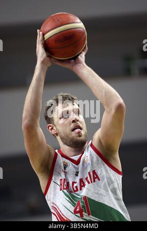 Samokov, Bulgaria - 1 luglio 2022: Aleksandar Vezenkov dalla Bulgaria viene visto in azione durante le qualificazioni europee 2023 della Coppa del mondo di pallacanestro FIBA Foto Stock