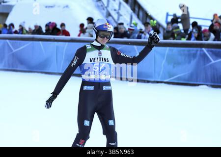 Andreas Wellinger (SC Ruhpolding) alla qualificazione per la gara inaugurale di salto con gli sci del 73° Torneo Four Hills di Oberstdorf, Oberstdorf, Foto Stock