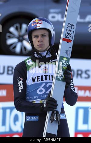 Andreas Wellinger (SC Ruhpolding) alla qualificazione per il salto con gli sci di Capodanno del 73° Torneo Four Hills a Garmisch-Partenkirchen, Gar Foto Stock