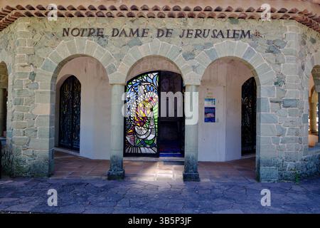 France, Var, Fréjus, Notre-Dame-de-Jérmingham Chapel conosciuta come la Cocteau Chapel, la decorazione della cappella è stata progettata da Jean Cocteau l'anno di Foto Stock