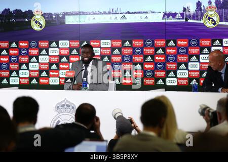 20 giugno 2022, VALDEBEBAS, MADRID, SPAGNA: Antonio Rudiger partecipa alla sua prima conferenza stampa come giocatore del Real Madrid al Ciudad Deportiva Real Madrid il 20 giugno 2022, a Valdebebas, Madrid Spagna. (Immagine di credito: © Oscar J. Barroso/AFP7 via ZUMA Press Wire) Foto Stock