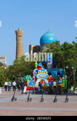 La Moschea di Kalan (1542) e il minareto di Kalyan (1127) a Bukhara, Uzbekistan Foto Stock