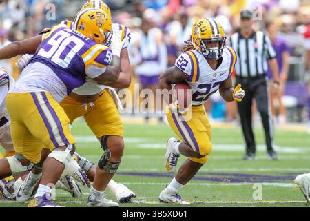 23 aprile 2022: Il running back della LSU Armoni Goodwin (22) corre per un grande guadagno durante la National L Club LSU Football Spring Game al Tiger Stadium di Baton Rouge, LOUISIANA. Jonathan Mailhes/CSM(immagine di credito: © Jonathan Mailhes/CSM via ZUMA Press Wire) Foto Stock