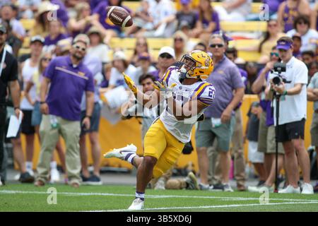 23 aprile 2022: Il running back della LSU Josh Williams (27) fa un'immersione durante la partita primaverile del National L Club LSU al Tiger Stadium di Baton Rouge, LOUISIANA. Jonathan Mailhes/CSM(immagine di credito: © Jonathan Mailhes/CSM via ZUMA Press Wire) Foto Stock