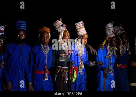 Membri delle tribù nomadi Wodaabe, regione del lago Ciad, Ciad Foto Stock