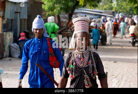 Membri delle tribù nomadi Wodaabe, regione del lago Ciad, Ciad Foto Stock