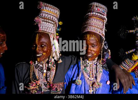 Membri delle tribù nomadi Wodaabe, regione del lago Ciad, Ciad Foto Stock