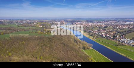 Vista aerea dell'Elba nell'Elbland sassone a sud di Meissen con vista sulla città, Meissen, Sassonia, Germania, Europa Foto Stock