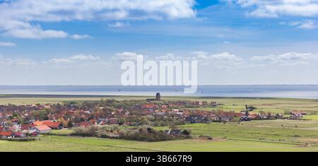 Vista panoramica sul villaggio di Hollum su Ameland, Paesi Bassi Foto Stock