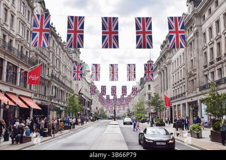 Londra, Regno Unito. 3 maggio 2025. Union Jacks decora Regent Street prima del VE Day, segnando 80 anni dalla fine della seconda guerra mondiale in Europa. Crediti: Vuk Valcic/Alamy Live News Foto Stock