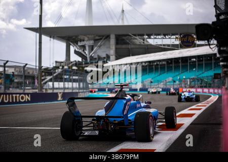 Miami Gardens, Etats Unis. 3 maggio 2025. 57 BLOCK Lia (usa), ART Grand Prix, Tatuus F4-T421, azione durante il 3° round del 2025 F1 Academy Championship dal 2 al 4 maggio 2025 sul Miami International Autodrome, a Miami Gardens, Florida, Stati Uniti d'America - Photo Eric Alonso/DPPI Credit: DPPI Media/Alamy Live News Foto Stock
