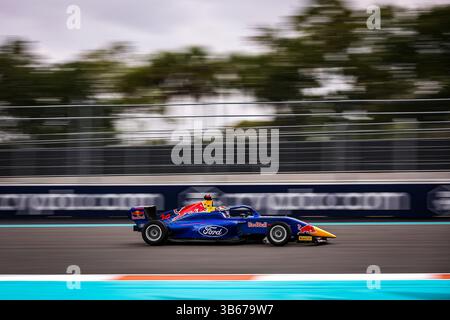 Miami Gardens, Etats Unis. 3 maggio 2025. 14 CAMERE Chloe (usa), Campos Racing, Tatuus F4-T421, in azione durante il 3° round del Campionato F1 Academy 2025 dal 2 al 4 maggio 2025 sull'autodromo Internazionale di Miami, a Miami Gardens, Florida, Stati Uniti d'America - Photo Eric Alonso/DPPI Credit: DPPI Media/Alamy Live News Foto Stock