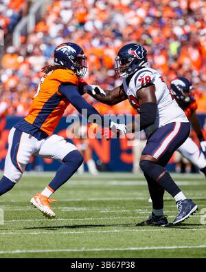 18 settembre 2022: L'offensive tackle Laremy Tunsil degli Houston Texans (78) blocca il linebacker dei Denver Broncos Randy Gregory (5) nel primo tempo della partita di football tra Denver Broncos e Houston Texans all'Empower Field Field di Denver, CO.. Derek Regensburger/CSM. (Immagine di credito: © Derek Regensburger/CSM tramite ZUMA Press Wire) Foto Stock