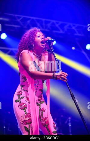 24 luglio 2022, Sheffield, South Yorkshire, Regno Unito: Kelis Rogers-Mora, comunemente nota come Kelis, esegue la sua canzone di successo Milkshake al Tramlines Festival di Sheffield. (Immagine di credito: © Robin Burns/SOPA Images via ZUMA Press Wire) Foto Stock