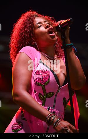 24 luglio 2022, Sheffield, South Yorkshire, Regno Unito: Kelis Rogers-Mora, comunemente nota come Kelis, esegue la sua canzone di successo Milkshake al Tramlines Festival di Sheffield. (Immagine di credito: © Robin Burns/SOPA Images via ZUMA Press Wire) Foto Stock