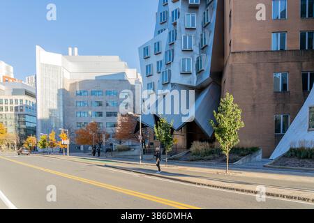 Cambridge, ma, USA - 11 novembre 2023: L'ingresso al Ray and Maria Stata Center nel MIT, Cambridge, ma, USA. Foto Stock