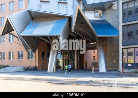Cambridge, ma, USA - 11 novembre 2023: L'ingresso al Ray and Maria Stata Center nel MIT, Cambridge, ma, USA. Foto Stock