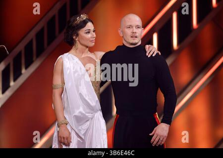 Profitänzerin Anastasia Maruster und Turnprofi Fabian Hambüchen bei der 18. Staffel der RTL-Tanzshow consente di ballare al coloneum. Köln, 02.05.2025 NRW Deutschland *** Danzatrice professionista Anastasia Maruster e ginnasta Fabian Hambüchen alla diciottesima stagione dello spettacolo di danza RTL Lets Dance al Coloneum di Colonia, 02 05 2025 NRW Germania Copyright: XChristophxHardtx Foto Stock