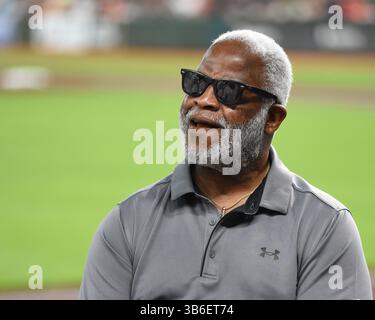 13 settembre 2023, Houston, Texas, Stati Uniti: Il running back della Houston Oilers Pro Football Hall of Fame Earl Campbell (34) prima della partita della MLB tra gli Oakland Athletics e gli Houston Astros mercoledì 13 settembre 2023 al Minute Maid Park di Houston, Texas. Gli Astros hanno battuto in finale gli Athletics 6-2. (Immagine di credito: © Tom Walko/ZUMA Press Wire) Foto Stock