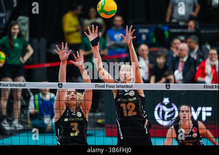 Istanbul, T¨¹rkiye. 3 maggio 2025. Yuan Xinyue (C) di Vakifbank compete durante la semifinale femminile tra Vakifbank di T¨¹rkiye e Savino del bene Scandicci dell'Italia al CEV Champions League Volley 2025 di Istanbul, T¨¹rkiye, 3 maggio 2025. Crediti: Liu lei/Xinhua/Alamy Live News Foto Stock