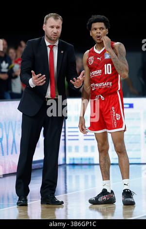 Bamberga, Germania. 3 maggio 2025. V.l. Head-Coach Anton Gavel (cesti di Bamberga) e Ronaldo Segu (cesti di Bamberga, 10). 03.05.2025, pallacanestro, BBL, Bamberga Baskets - MHP RIESEN Ludwigsburg, GER, Bamberga, Brose Arena. Credito: dpa/Alamy Live News Foto Stock