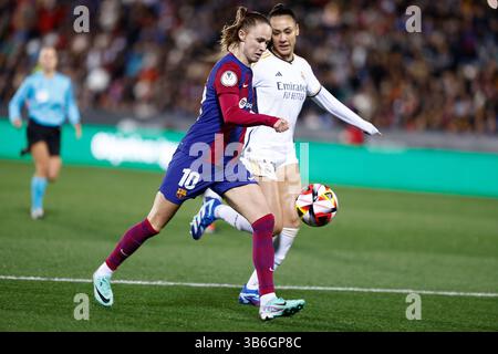 17 gennaio 2024: Caroline Graham Hansen del FC Barcelona in azione durante la Supercoppa spagnola 24, Supercopa de Espana, semifinale 2, partita di calcio femminile giocata tra FC Barcelona Femenino e Real Madrid Femenino all'Estadio de Butarque il 17 gennaio 2024 a Leganes, Madrid, Spagna. (Immagine di credito: © Oscar J. Barroso/AFP7 via ZUMA Press Wire) Foto Stock