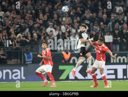 São Paolo, Brasile. 3 maggio 2025. Calcio - Campionato brasiliano 2025 - Corinthians vs Internacional - Stadio Neo Quimica Arena. Giocatori durante la partita in azione. Crediti: VVilmar Bannach/Alamy Live News. Foto Stock