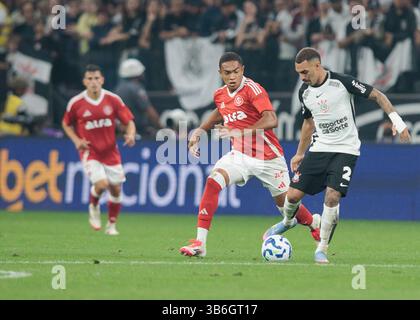 São Paolo, Brasile. 3 maggio 2025. Calcio - Campionato brasiliano 2025 - Corinthians vs Internacional - Stadio Neo Quimica Arena. Matheuzinho di Corinthians durante l'incontro. Crediti: Vilmar Bannach/Alamy Live News. Foto Stock