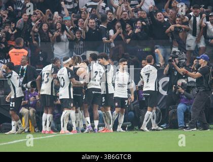 São Paolo, Brasile. 3 maggio 2025. Calcio - Campionato brasiliano 2025 - Corinthians vs Internacional - Stadio Neo Quimica Arena. I giocatori del Corinthians celebrano il loro punteggio. Crediti: Vilmar Bannach/Alamy Live News. Foto Stock