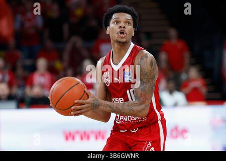 Bamberga, Germania. 3 maggio 2025. Ronaldo Segu (cesti di Bamberga, 10). 03.05.2025, pallacanestro, BBL, Bamberga Baskets - MHP RIESEN Ludwigsburg, GER, Bamberga, Brose Arena. Credito: dpa/Alamy Live News Foto Stock