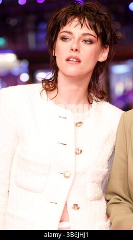 18 febbraio 2024: Kristen Stewart partecipa alla prima di "Love Lies Bleeding" durante il 74° Berlinale International Film Festival al Berlinale Palast di Berlino, in Germania, il 18 febbraio 2024. Foto: Alec Michael (immagine di credito: © Alec Michael via ZUMA Press) Foto Stock