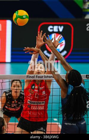 Istanbul, T¨¹rkiye. 3 maggio 2025. Zhu Ting (C) di Carraro Imoco Conegliano difende durante la semifinale femminile tra Carraro Imoco Conegliano dell'Italia e Numia vero Volley Milano dell'Italia al CEV Champions League Volley 2025 di Istanbul, T¨¹rkiye, 3 maggio 2025. Crediti: Liu lei/Xinhua/Alamy Live News Foto Stock