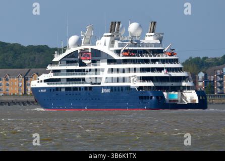 Le Bellot, la quinta nave della prestigiosa serie di classe esploratori di Ponant, è un capolavoro della moderna crociera, che unisce l'eleganza francese al taglio Foto Stock