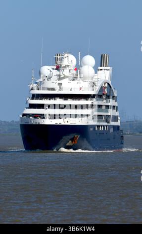 Le Bellot, la quinta nave della prestigiosa serie di classe esploratori di Ponant, è un capolavoro della moderna crociera, che unisce l'eleganza francese al taglio Foto Stock