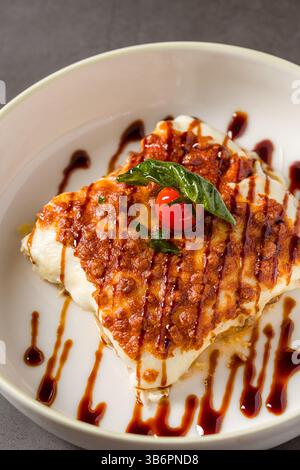 Deliziose lasagne fatte in casa o Lasagne, cucina italiana classica Foto Stock