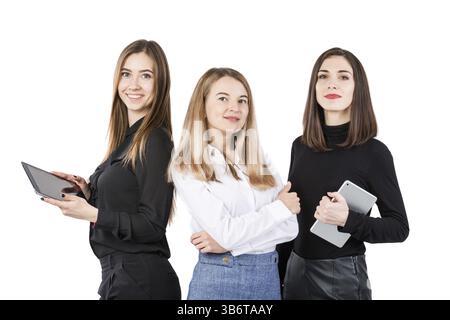 Team Unito di donne d'affari. team di ritratti di tre uomini d'affari sorridenti isolati su sfondo bianco. donne d'affari in piedi di fila. Femmina Bu Foto Stock