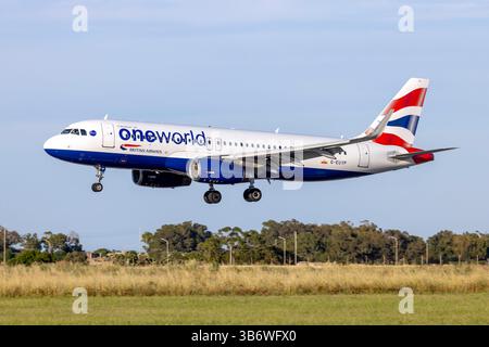 British Airways Airbus A320-232 (REG: G-EUYP) in uno schema di colori speciale One World in arrivo per manutenzione a Malta. Foto Stock