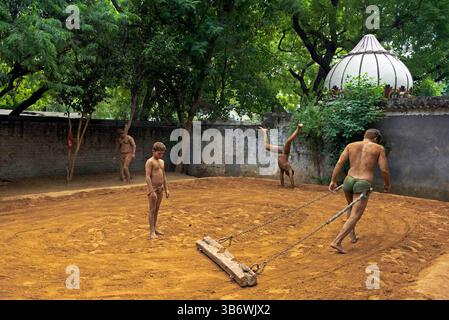 Guru Jasram Akhada, palestra di allenamento Kushti, Delhi Foto Stock