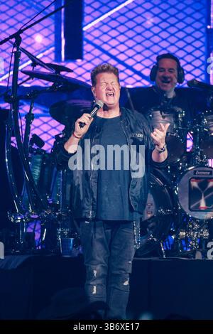 Austin, Stati Uniti. 4 maggio 2025. Gary Levox dei Rascal Flatts si esibisce durante l'iHeart Country Festival al Moody Center il 3 maggio 2025 ad Austin, Texas. Foto: Ozzie Bloom/imageSPACE credito: Imagespace/Alamy Live News Foto Stock
