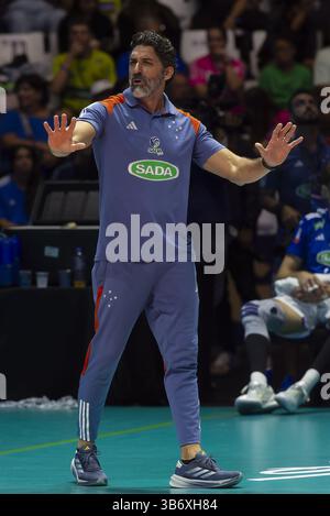 San Paolo, Brasile. 4 maggio 2025. SP - SAN PAOLO - 04/05/2025 - FINALE DI SUPER LEAGUE MASCHILE - SADA CRUZEIRO x RENATA PALLAVOLO - Coach Filipe Ferraz da Cruzeiro. Foto: Anderson Romao/AGIF credito: AGIF/Alamy Live News Foto Stock