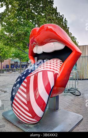Chicago, il - 17 maggio 2017: I Rolling Stones Famous Tongue and Lips al Navy Pier di Chicago per celebrare il 50° anniversario dei Rolling Stones. Foto Stock