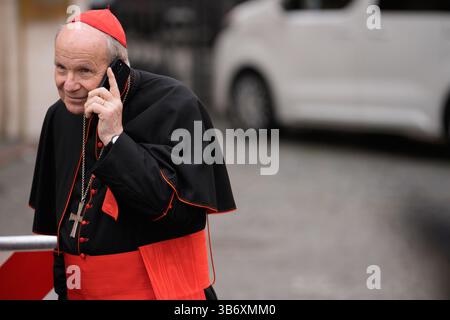 Roma, Italia. 27 aprile 2025. Il cardinale Christoph Schonborn è stato visto a Roma il 27 aprile 2025. Crediti: SIPA USA/Alamy Live News Foto Stock