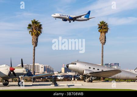 Los Angeles, Stati Uniti - 10 ottobre 2024: Aereo Boeing 737-800 della United Airlines all'aeroporto di Los Angeles negli Stati Uniti. Foto Stock