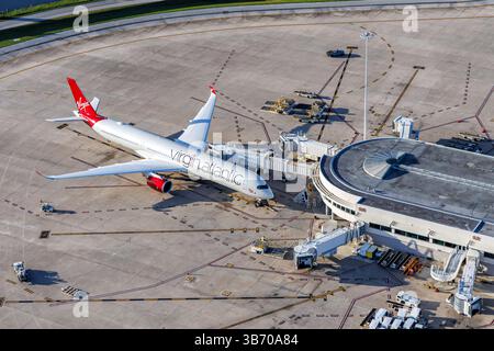 Orlando, Stati Uniti - 17 ottobre 2024: Foto aerea dell'Airbus A350-1000 della Virgin Atlantic presso l'aeroporto di Orlando, Stati Uniti. Foto Stock