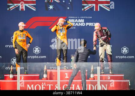 Miami Gardens, Florida, Stati Uniti. 4 maggio 2025. Podio. Primo: 81 Oscar Piastri (AUS) McLaren; secondo: 4 Lando Norris (GBR) McLaren; terzo: 63 George Russell (GBR) Mercedes. F1, Gran Premio di Miami 2025. Crediti: Yaroslav Sabitov/YES Market Media/Alamy Live News. Foto Stock