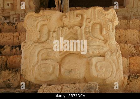 Messico. Yucatan. EK Balam. Stucchi decorativi nell'Acropoli. Foto Stock