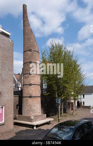 Camino di pietra sbriciolato al Prinsenplaats. E' un residuo di una fabbrica di bottiglie dove sono state prodotte capsule per bottiglie di vino Foto Stock